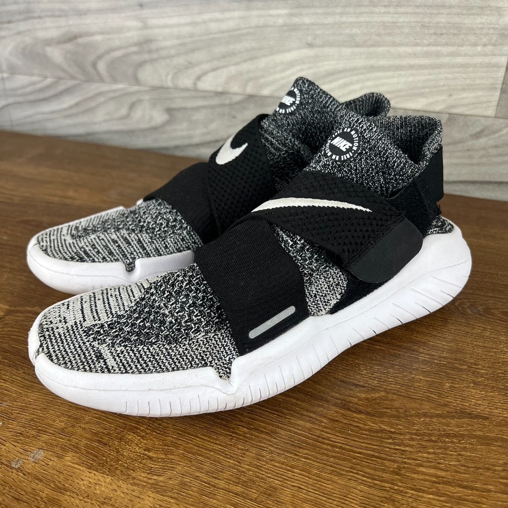 Nike Women's Black and White Athletic Sneakers